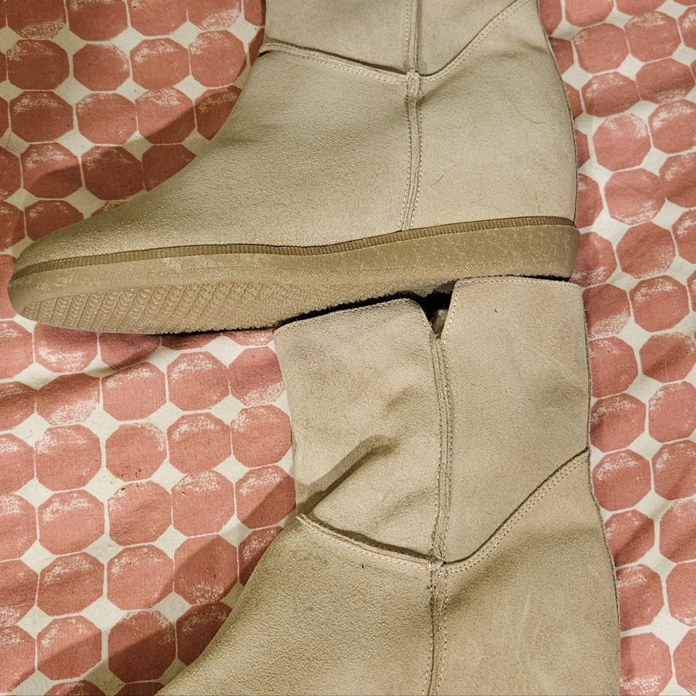 Never been worn flat beige boots with lining